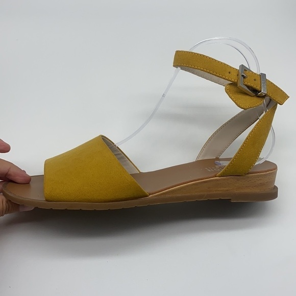 Reaction Kenneth Cole - Jolly Mustard Yellow Suede Open Toe Sandal Size 7.5 - Picture 11 of 15